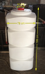 Пластиковая емкость(узкая) для топлива