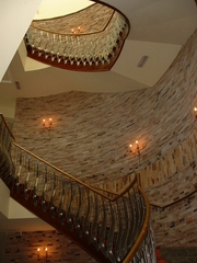 Искуственный камень на основе гипсополимеров